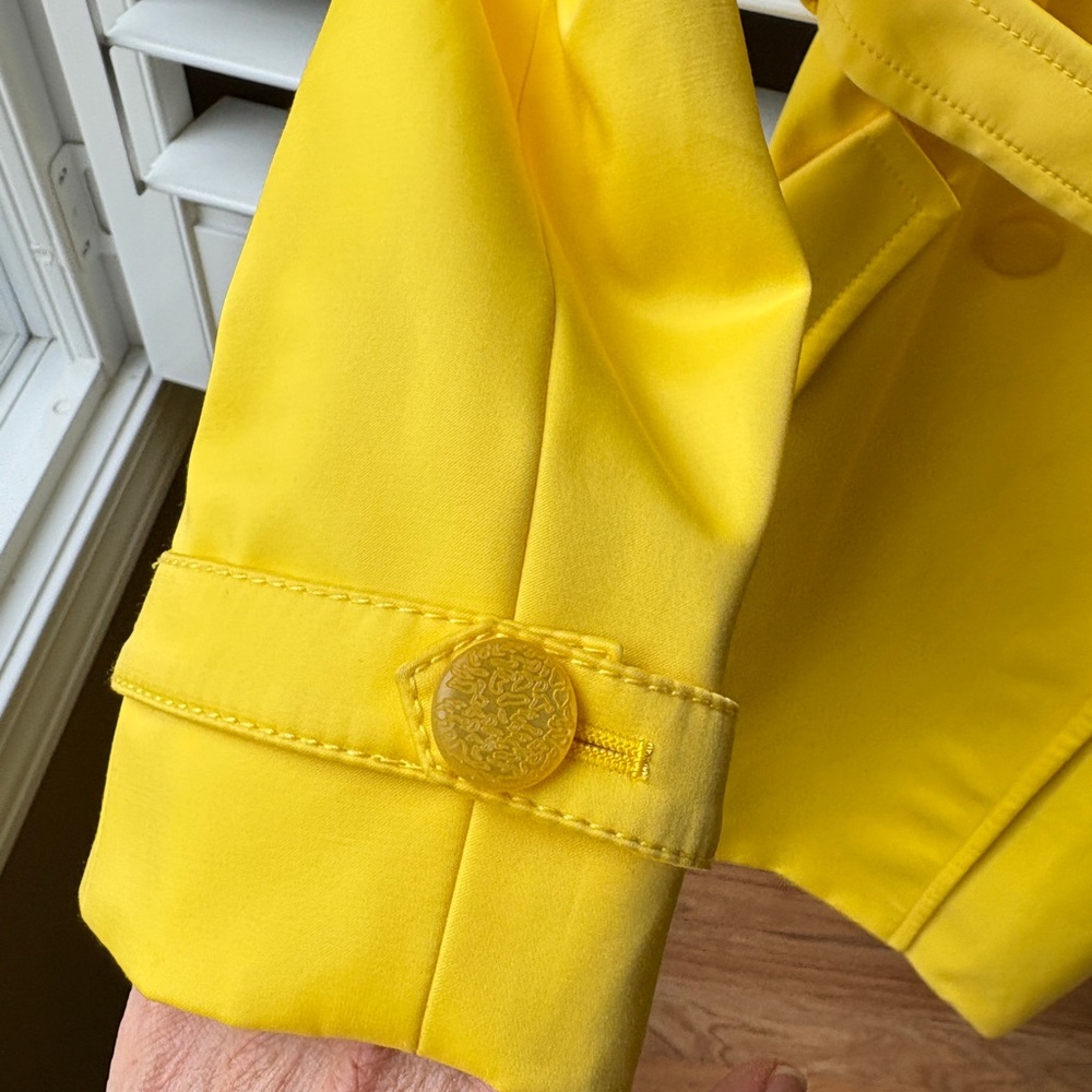 Cole Haan Women's Vibrant Yellow Trench Coat. Look 👀 at the is beautiful trench! - Picture 4 of 14